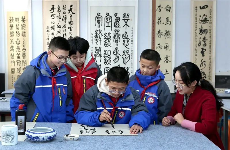 殷墟文化 | 安阳：甲骨文书写“开学第一课”