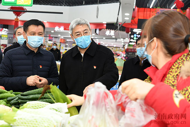 省长尹弘乘坐郑州地铁实地察看城市运行