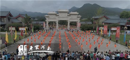 千名功夫少年共舞《少林英雄》 嵩山少林武林