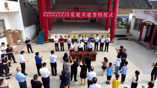 我厅赴滑县开展机关党支部和农村基层党支部结对共建“手拉手”庆“七一”活动