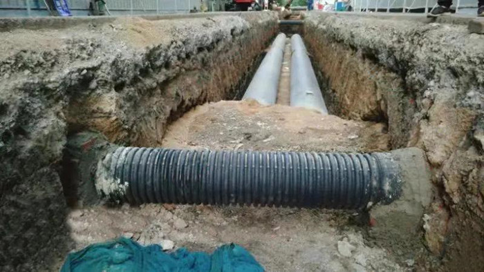 河南平頂山：開挖暖氣地溝“順手”解決雨水管道堵塞