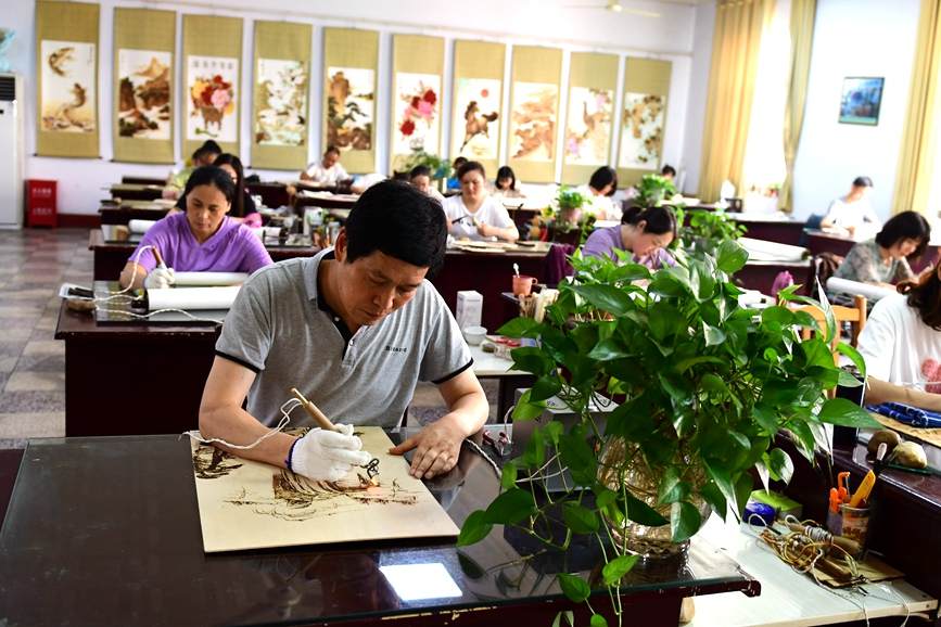 【行走河南·读懂中国】南阳烙画：以铁为笔绘春秋