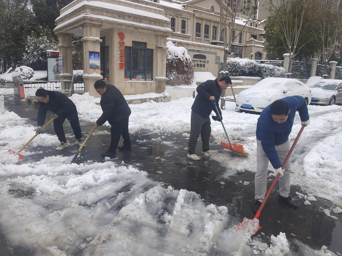 开封审计机关：扫雪除冰 我们在行动