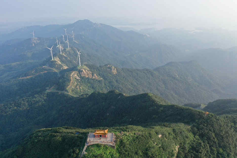 泌阳：初冬白云山美景如画