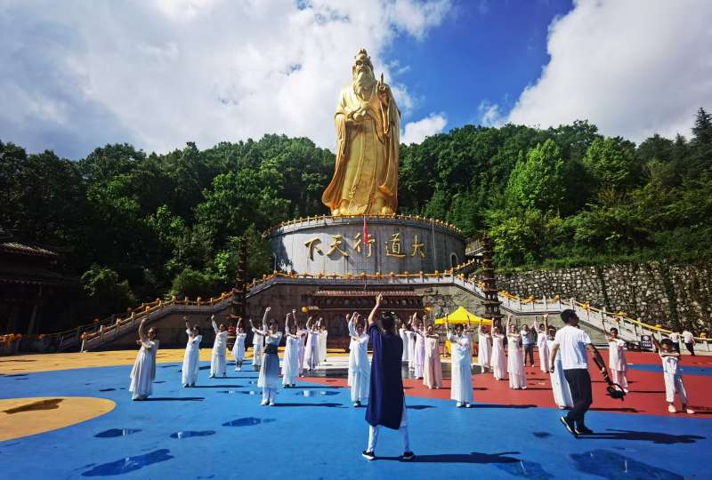 全国“文学名家走进栾川老君山书写山乡巨变”活动举行