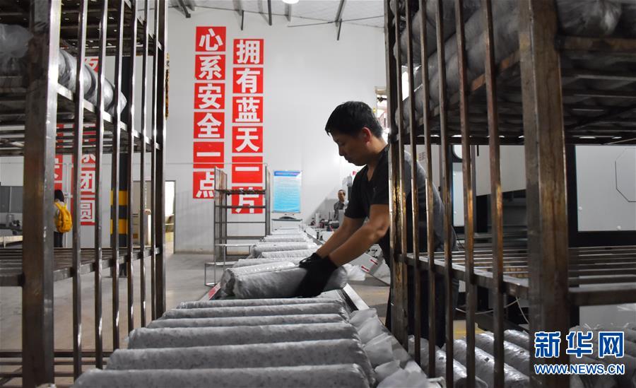 【图片新闻】香菇种植模式升级 助力卢氏脱贫摘帽
