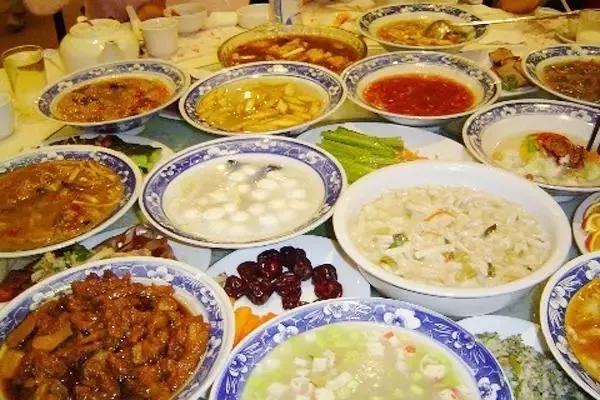 洛阳名吃：洛阳水席---河南特色特产美食小吃(图2)