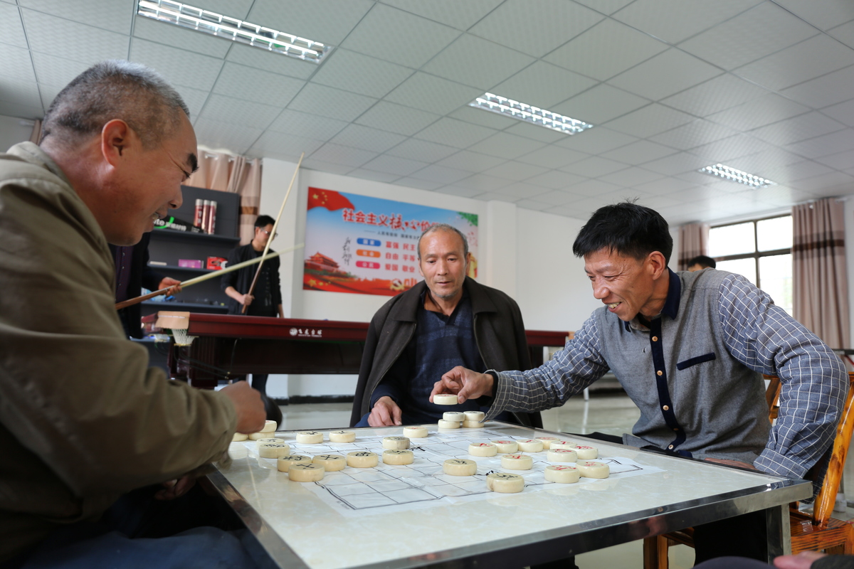 迁出深山安新家  感恩奋进奔小康 ——河南省平顶山市鲁山县团城乡搬迁群众 王公四脱贫致富典型故事