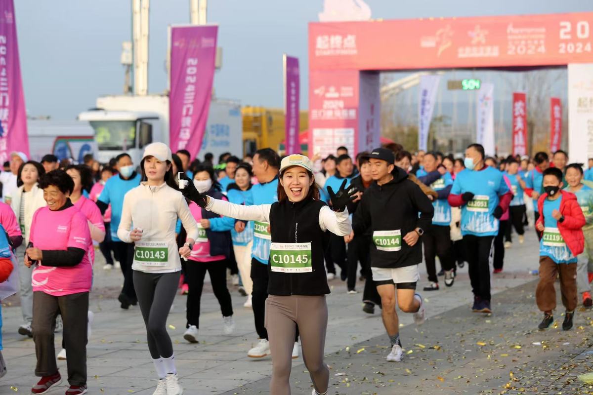 跑者逐风黄河畔 天鹅迎客水云间——2024三门峡马拉松激情开赛