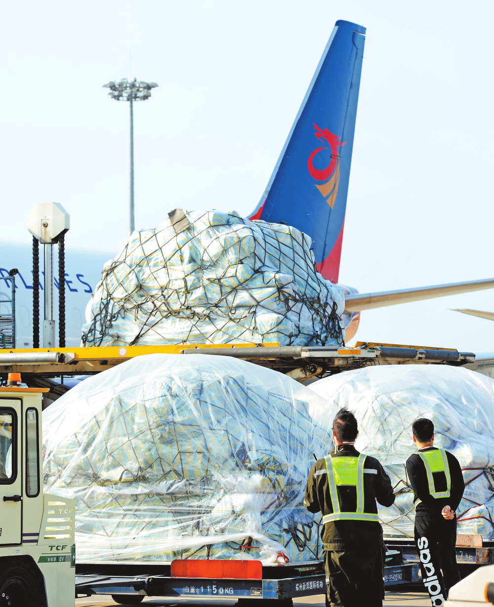 搭建中欧空中桥梁丨奋飞在空中丝绸之路上