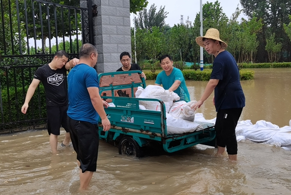 众志成城  抗击洪灾<br> ——河南省动物疫病预防控制中心抗洪救灾纪实