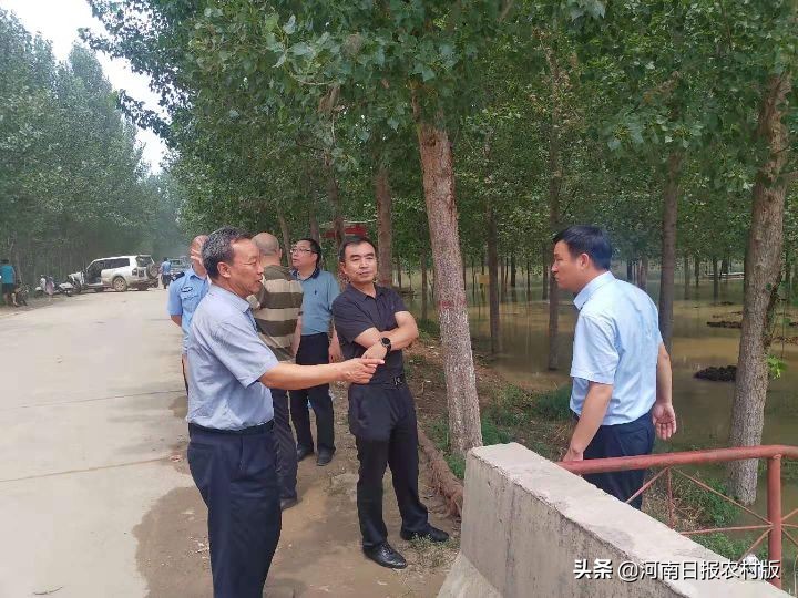 赵耕调研农业受灾情况