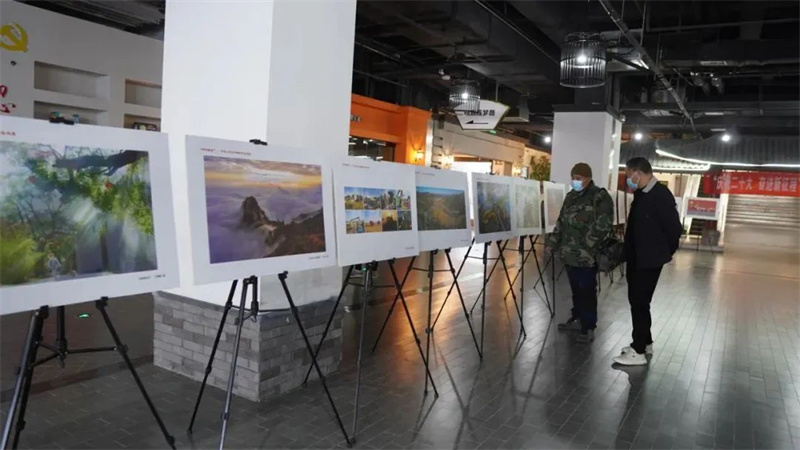 “走进新时代 迈步新征程”平顶山市优秀摄影作品巡展活动首站开展