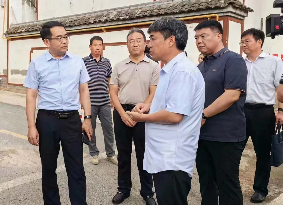 孫巍峰到滑縣調(diào)研駐村幫扶、災(zāi)后重建等工作